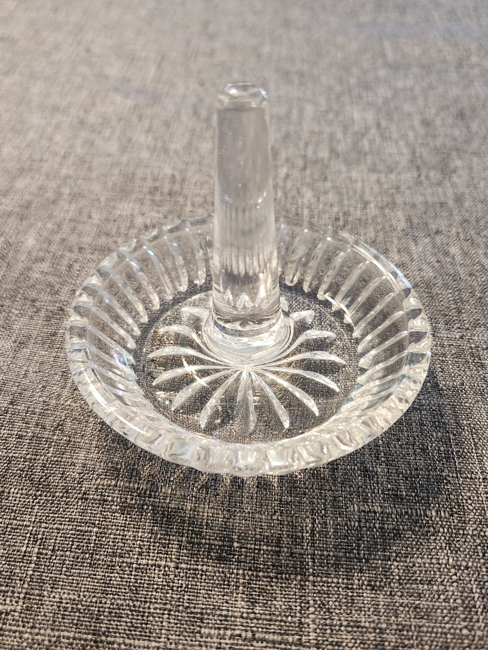 Lead Crystal Ring Holder With Scalloped Edge Design